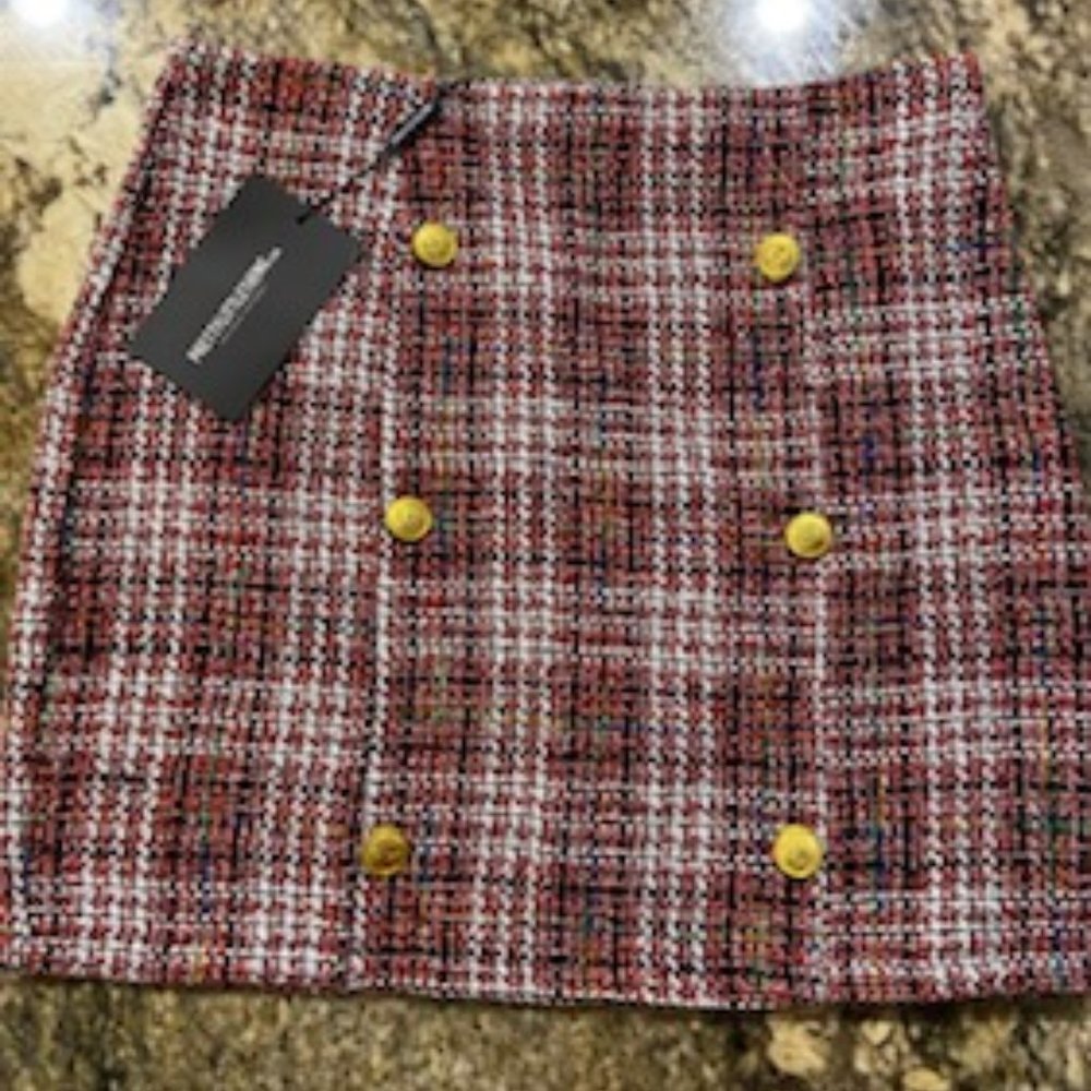 RED TWEED BUTTON MINI SKIRT